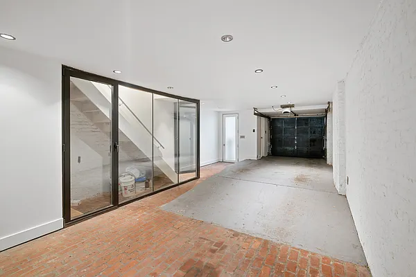 Rented by Nest Seekers International | media 28