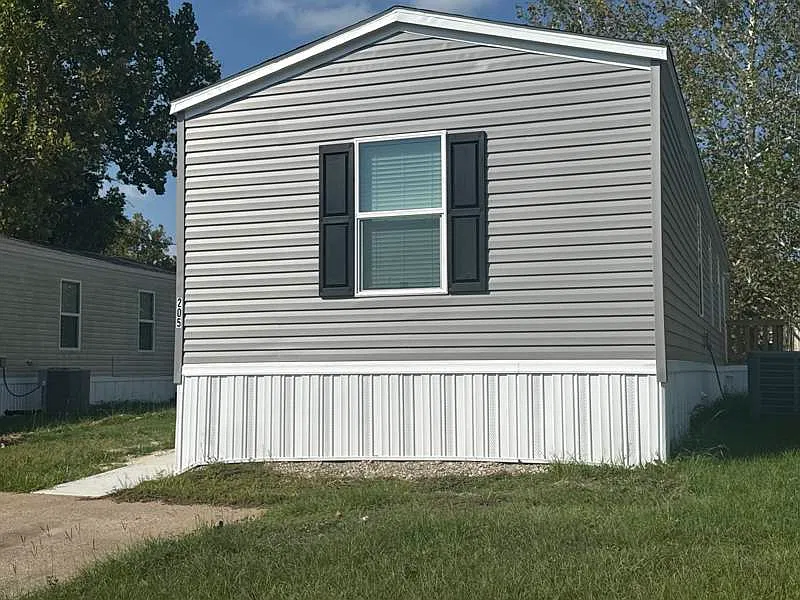3 bed, 2.0 bath, 1056 sqft, $1,499 — Photo 2