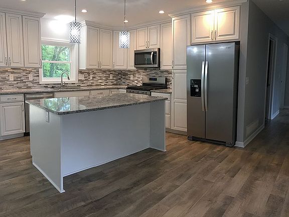 5th image of 130 Keithwood Dr