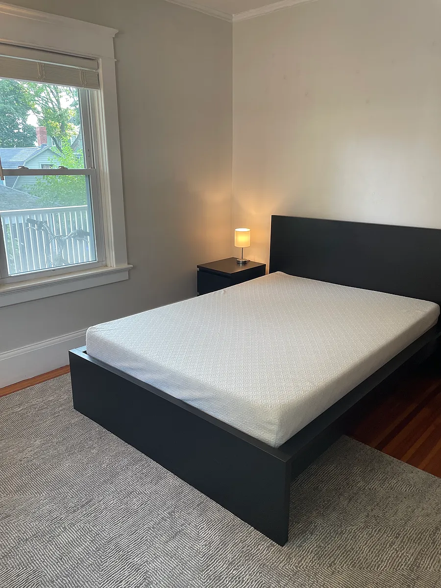 Building Photo - 85 Larch St #2