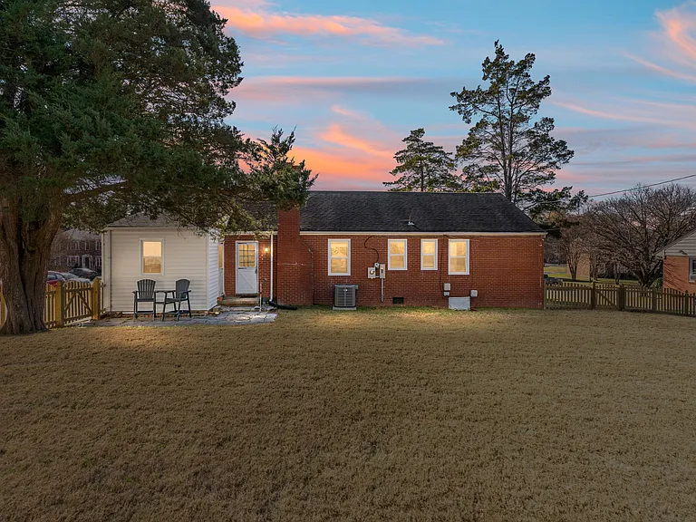 8702 Claymont Dr — Photo 44