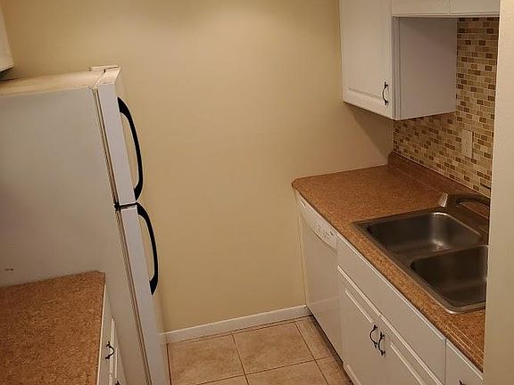4th image of 4115 NW 88th Avenue NW #104