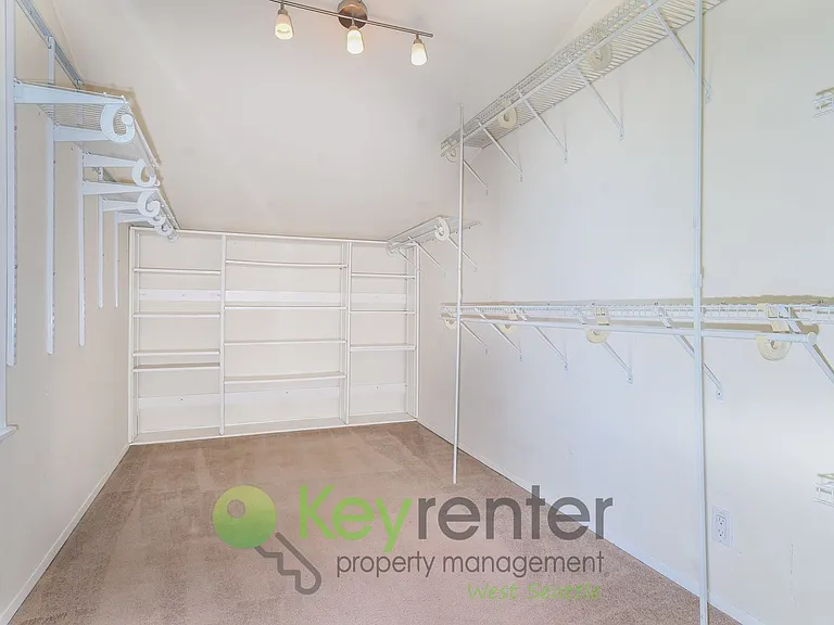 9522 1st Ave NE #B8 — Photo 17