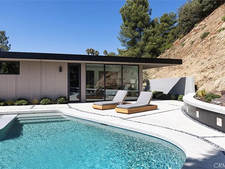 9015 Alto Cedro Dr — Photo 33