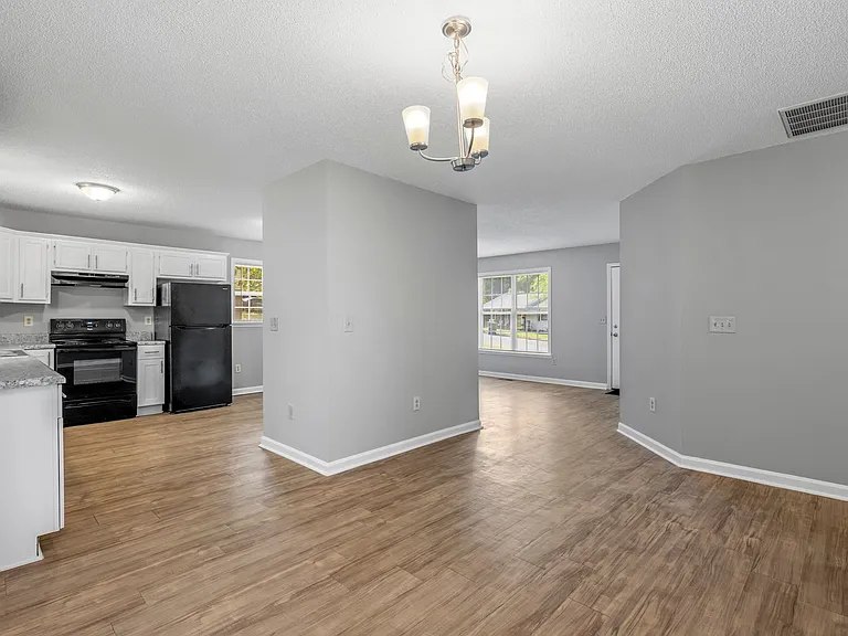 1811 Cody Ave — Photo 8