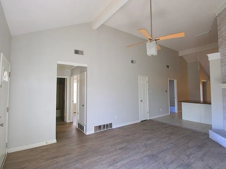 5558 Oak Branch Cir N — Photo 3
