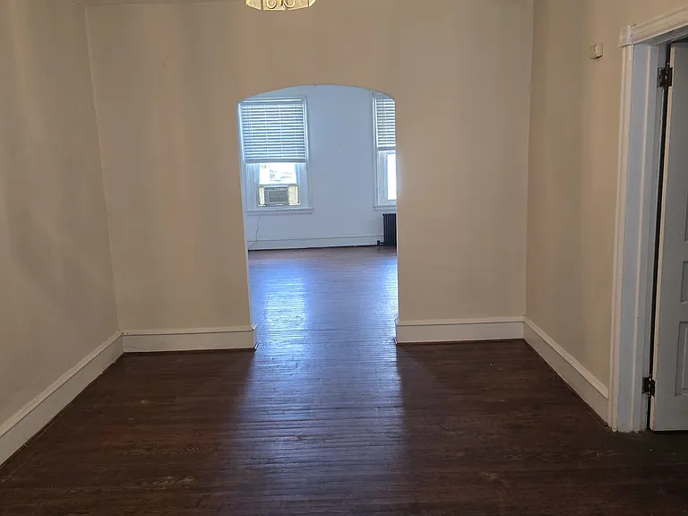 610 W 20th St #1 — Photo 2