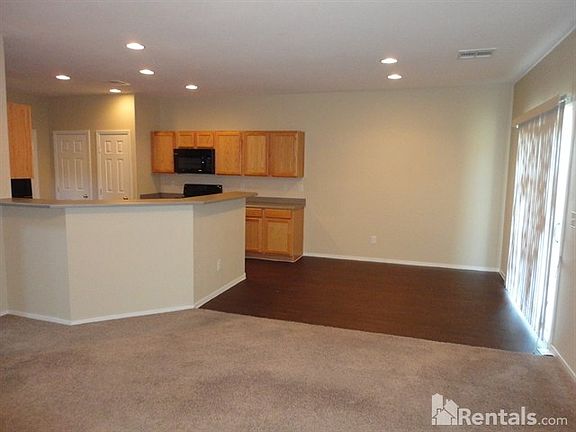 4th image of 3816 Carisbrook Dr