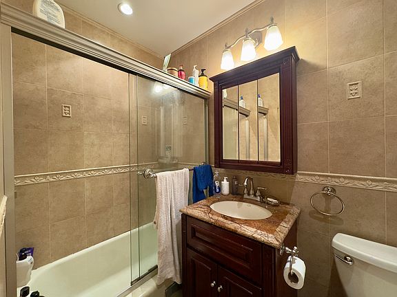 4th image of 421 E 78th St #2B