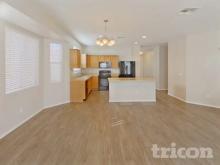 19149 N Miller Way — Photo 7