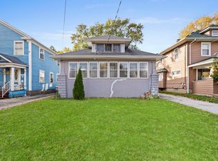 935 5th St, Aurora, IL 60505