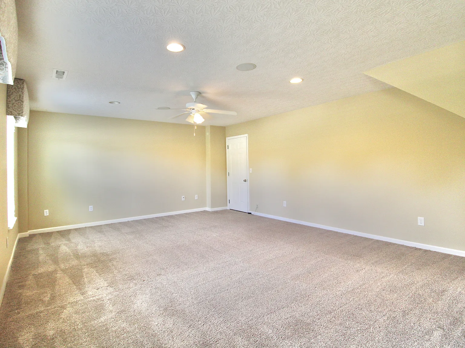 3 bed, 2112 sqft, $3,100 — Photo 4
