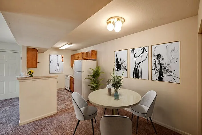 Mallside Forest Apartments — Photo 7