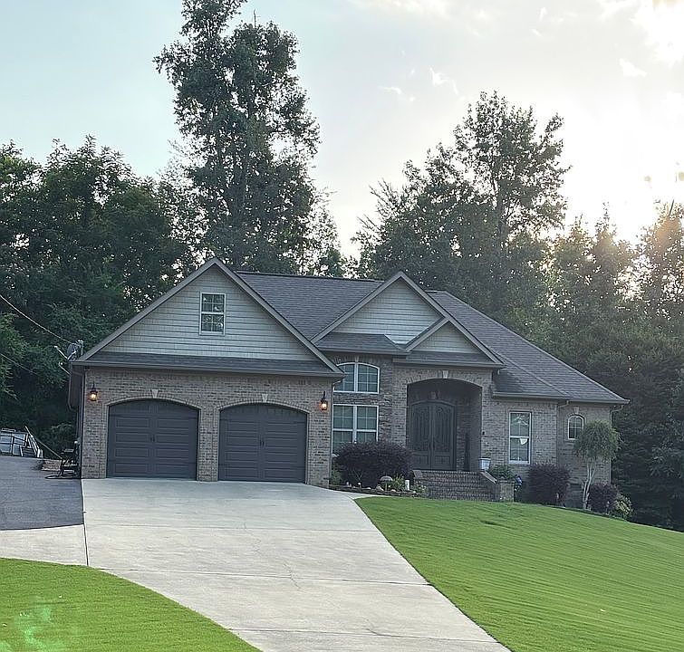 1st image of 203 Laurel Wood Dr