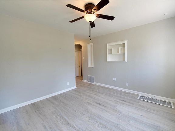 3rd image of 602 Wachtel Ave