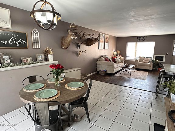 3rd image of 10 Eichen Street