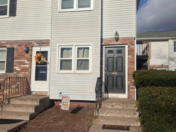 4 Bradley Circle #D, Enfield, CT 06082