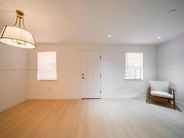 1550 S Greenway Dr — Photo 3