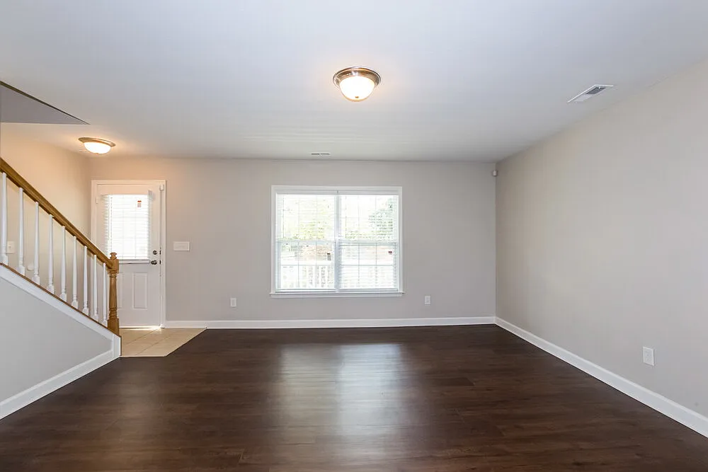 3 bed, 2.5 bath, 2091 sqft, $2,305 — Photo 2
