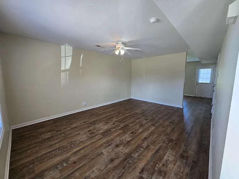 253-1A Executive Ave — Photo 2