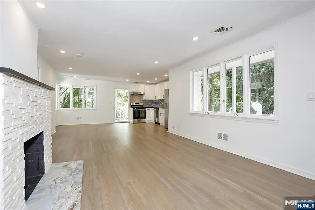 3 bed, 2.0 bath, $4,700 — Photo 4