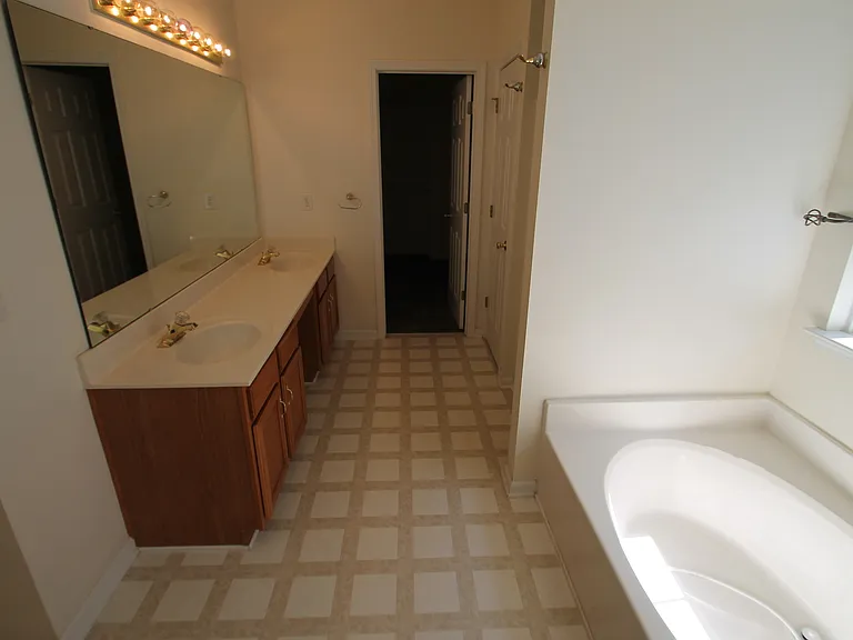 583 Stonehenge Dr — Photo 28