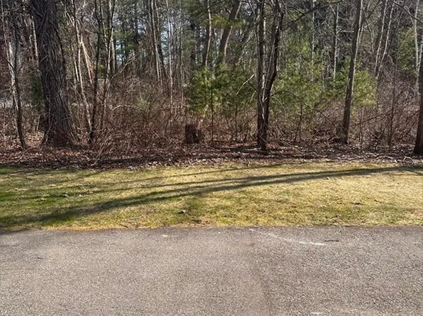 1600 Skyline Dr Unit 2, Lowell, MA 01854