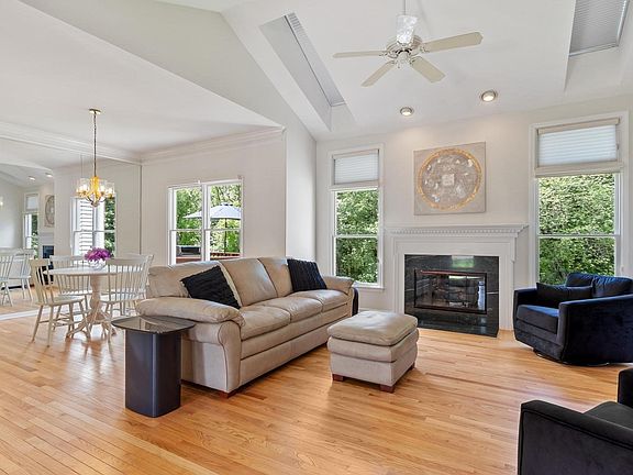 5th image of 2 Nelson Cir