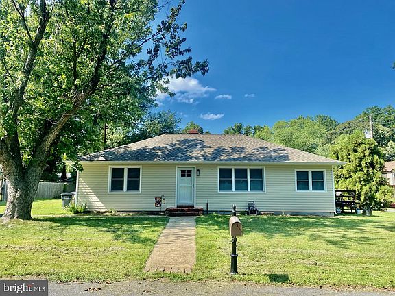 2nd image of 5758 Oakcrest Dr