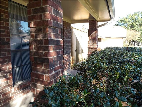 3rd image of 1609 Panola Dr