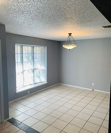 3rd image of 6103 Pecan Trail St