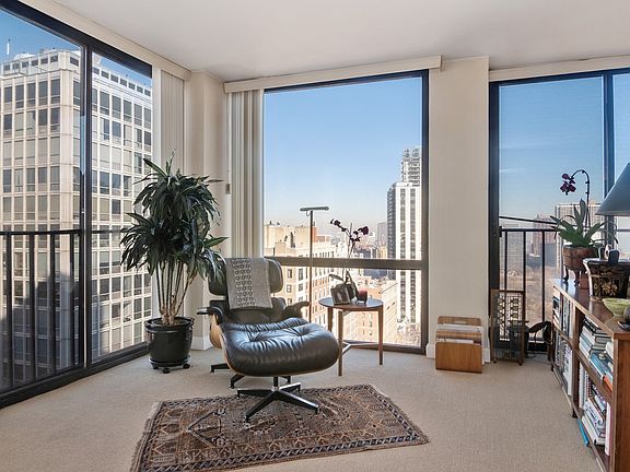 3rd image of 345 W Fullerton Pkwy APT 2508
