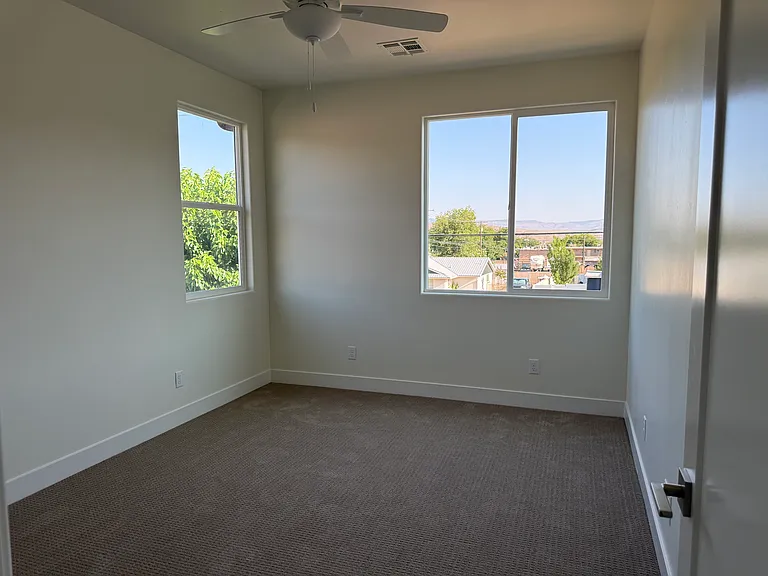 166 W 200 S — Photo 14