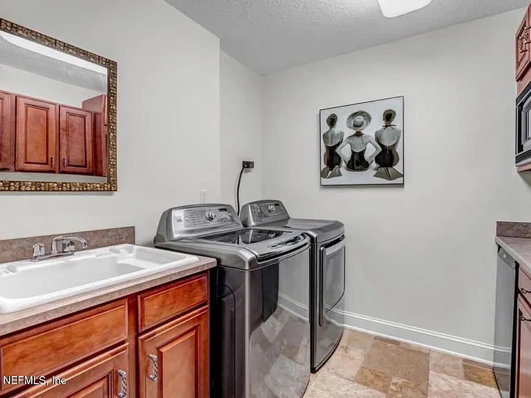 905 2nd St N #E — Photo 14