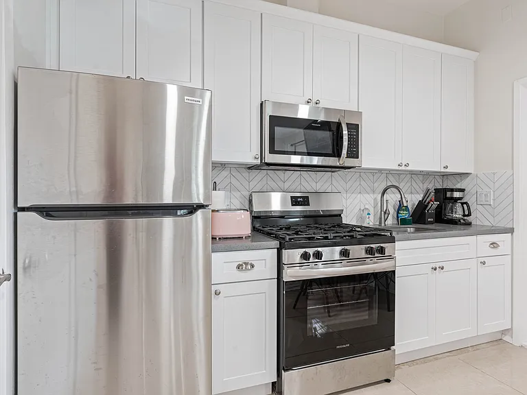 1035 Felder St — Photo 12