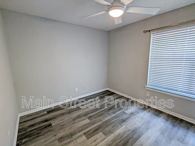 1313 Foxborough Dr — Photo 15