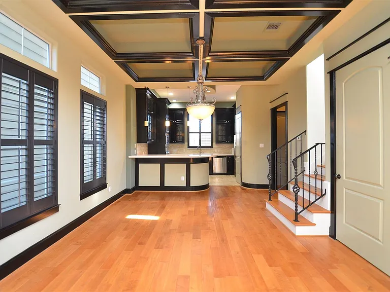 1818 Binz St #E — Photo 15
