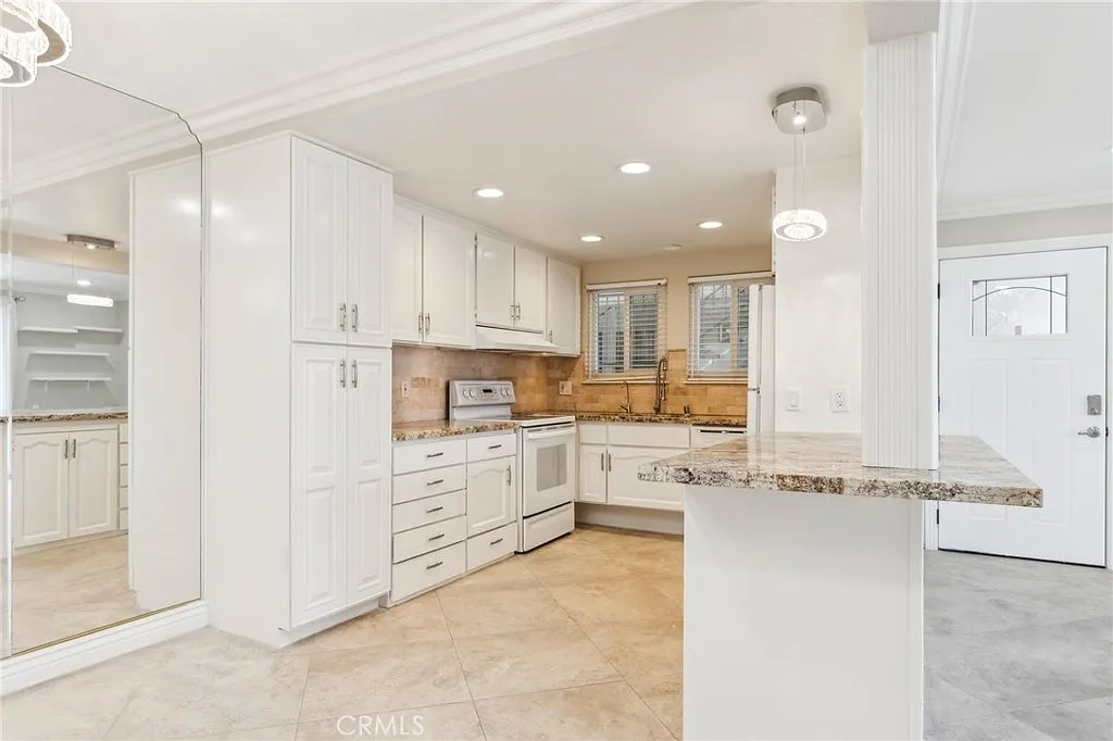 2 bed, 1009 sqft, $2,990 — Photo 2