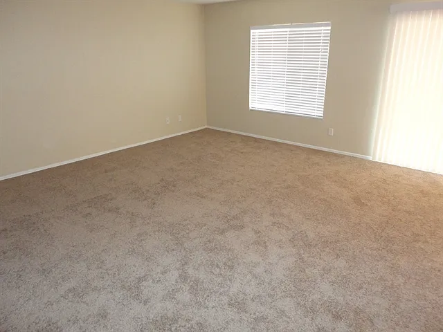4 bed, 2.5 bath, 1948 sqft, $2,250 — Photo 4