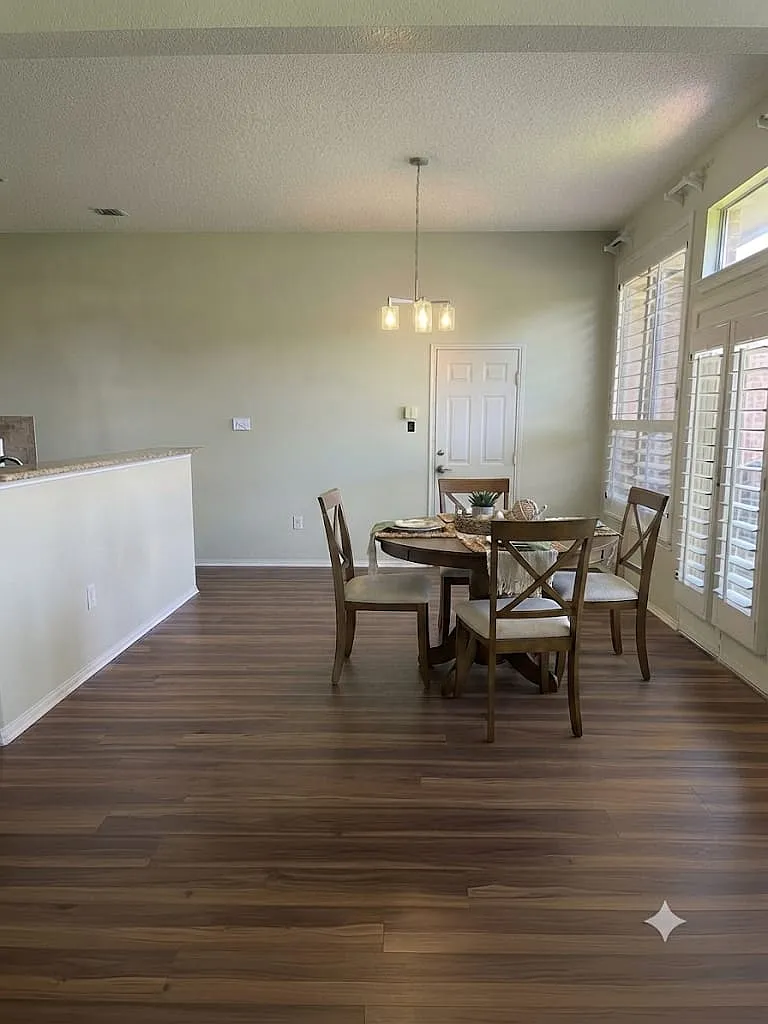 4 bed, 2315 sqft, $3,000 — Photo 4