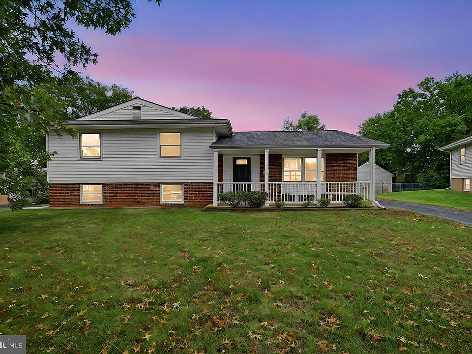 1st image of 726 N Watford Ct