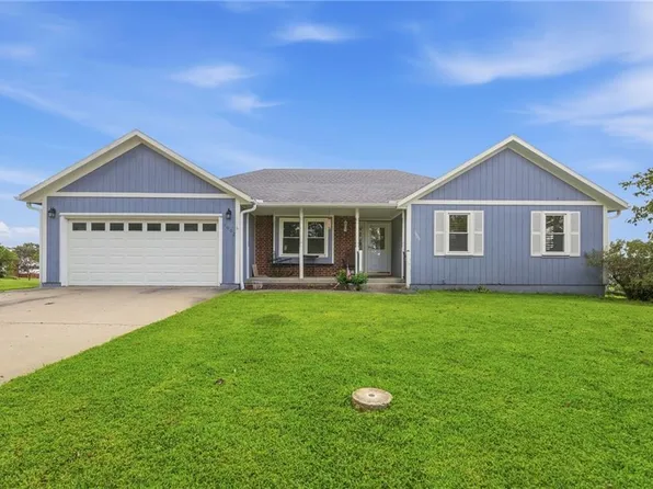 1002 Wright St, Pleasant Hill, MO 64080
