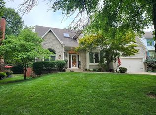 8033 Darnell Ln, Lenexa, KS 66215