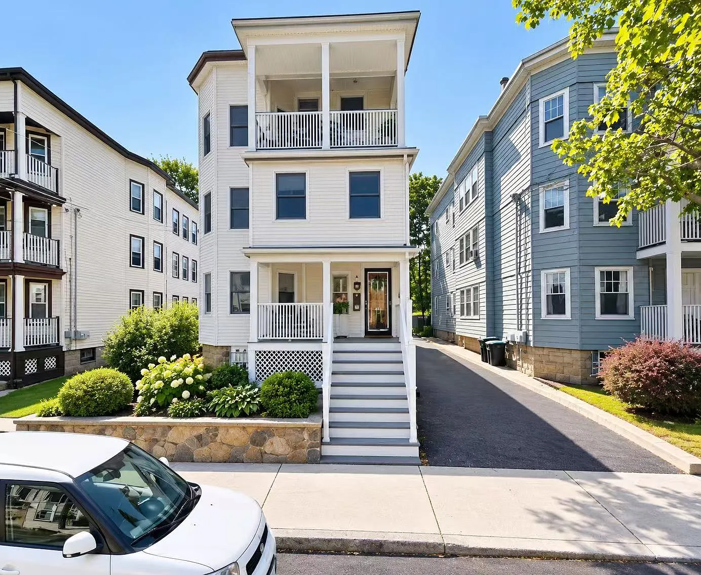 3 bed, 1200 sqft, $3,200 — Photo 1