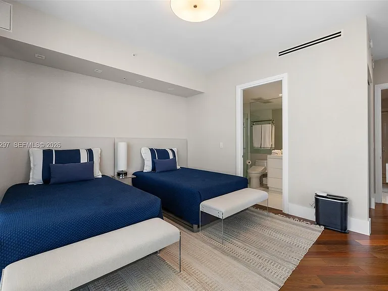 50 S Pointe Dr #1502/03 — Photo 31