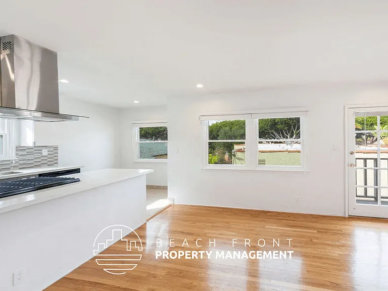 2450 Oak St — Photo 14