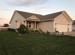 1621 Jenna Dr, Davenport, IA 52804