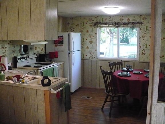4th image of 201 Pine Dr
