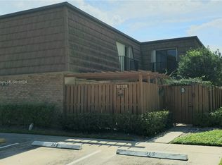 9110B SW 20th St, Davie, FL 33324