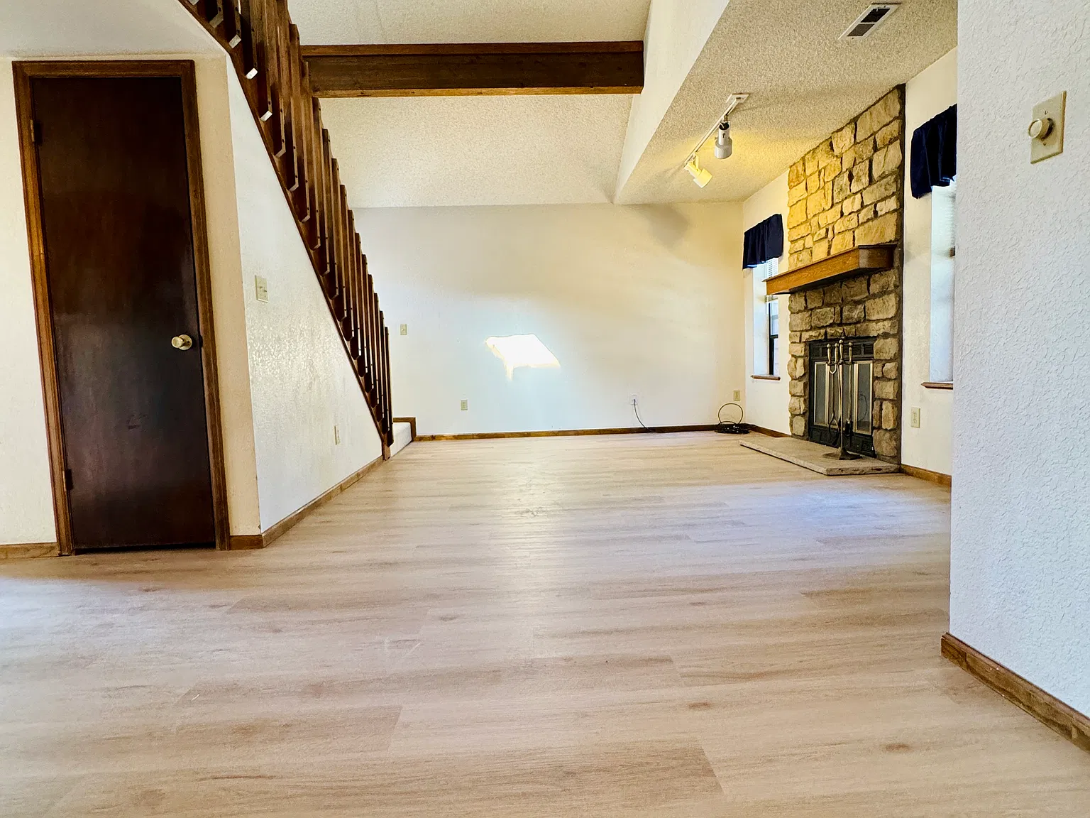 2 bed, 1250 sqft, $2,180 — Photo 3